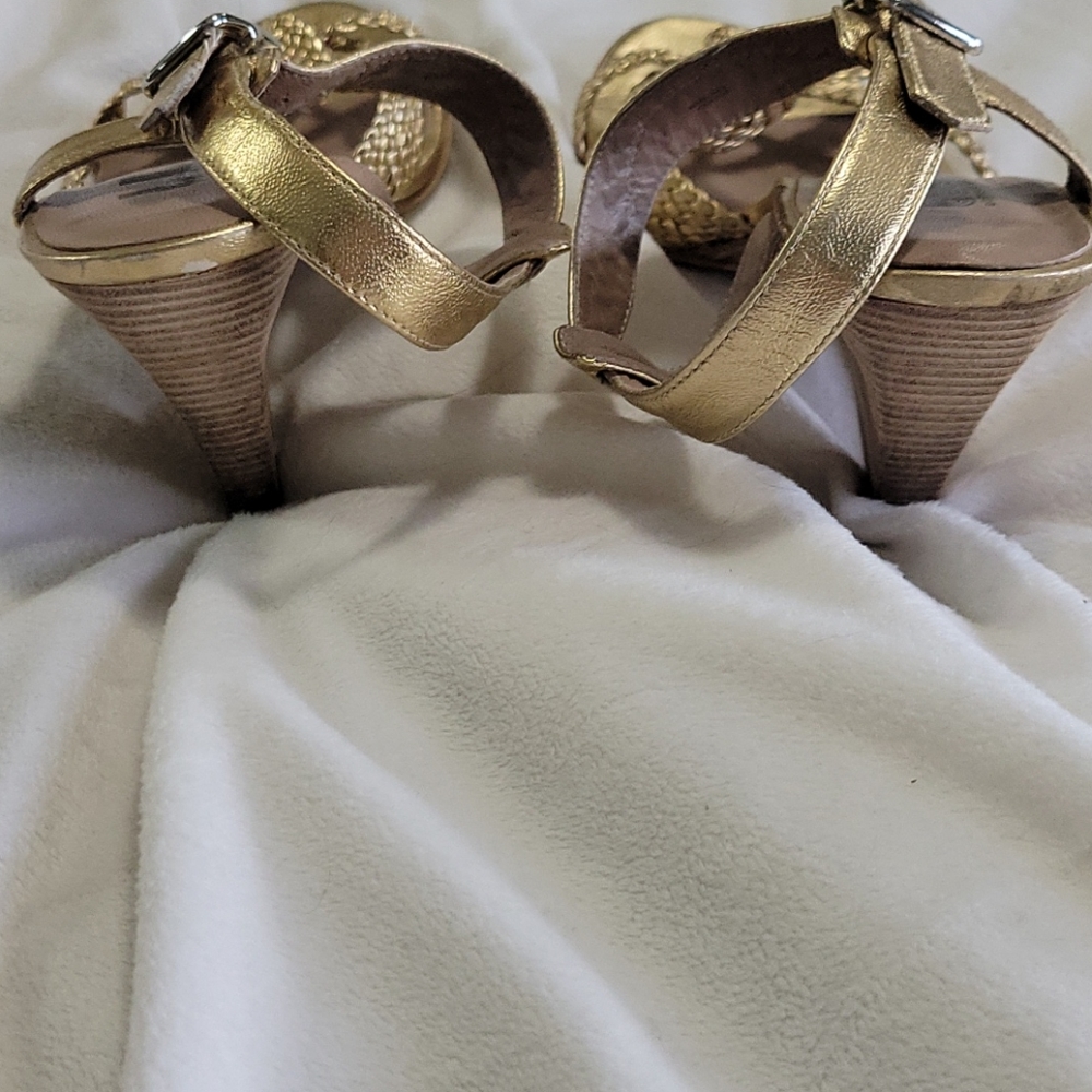 Ladies Gold Sandals - Picture 3 of 5